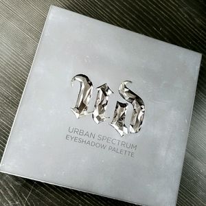 Urban Decay Urban Spectrum Eyeshadow Palette